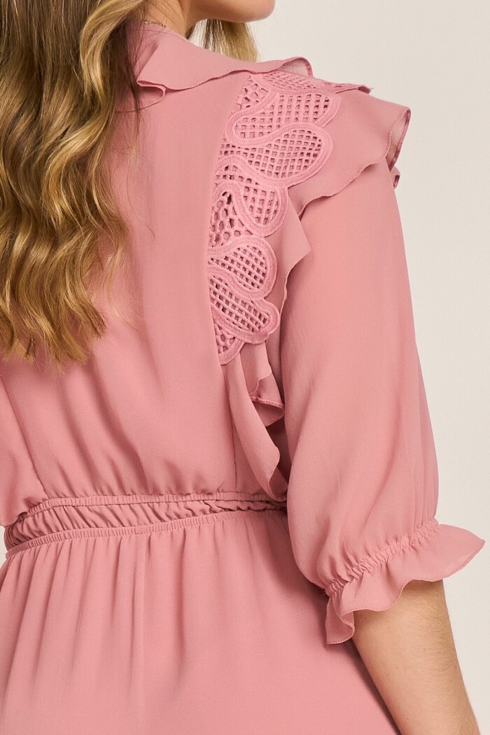 Vestido Rosa Com Babados E Guipir Mangas ¾ Evasê Midi