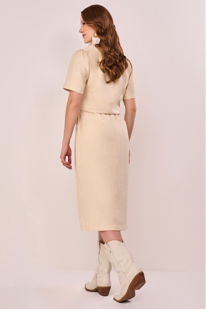 Conjunto Bege Viscose T-shirt E Saia Reta