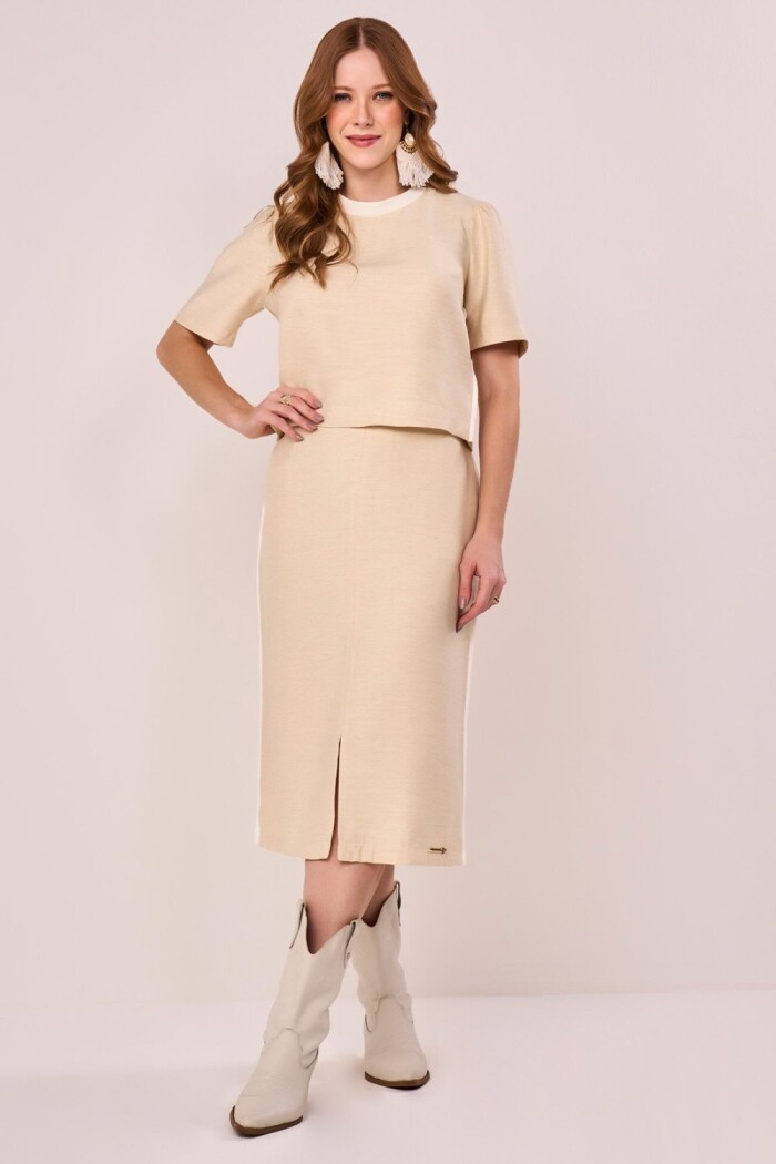 Conjunto Bege Viscose T-shirt E Saia Reta