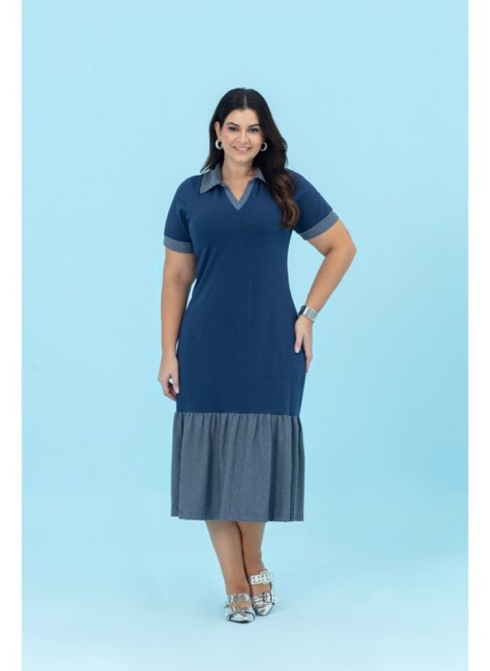 Vestido Plus Size de Algodão Gola polo e Modelagem Reta