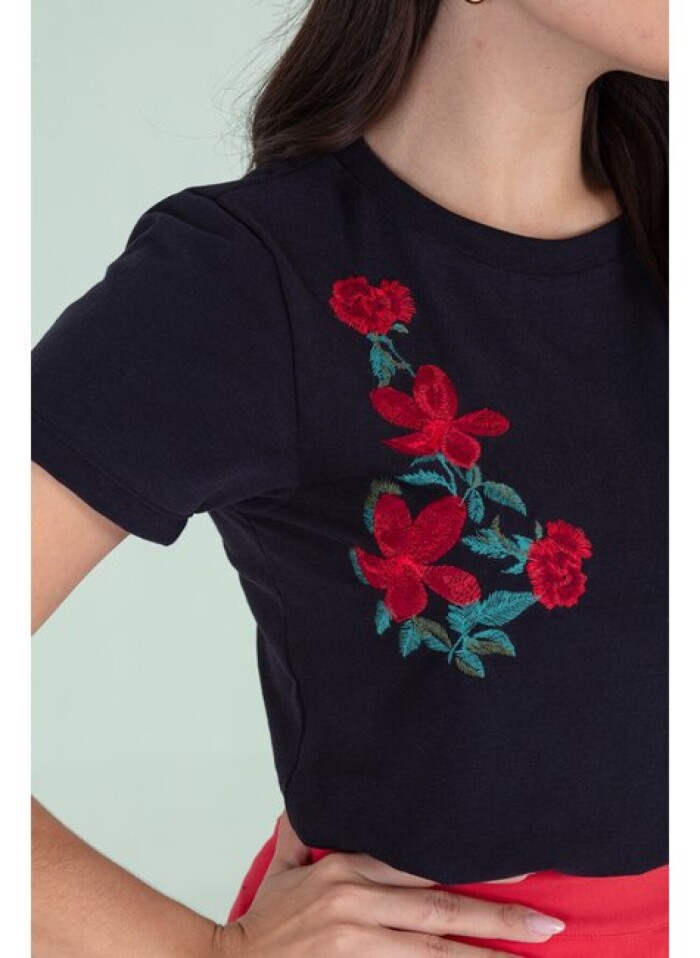 Blusa De Malha Touch Com Manga Curta e Flor Bordada