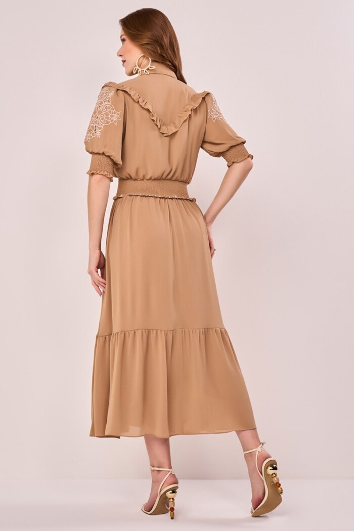 Vestido Chemise Azul Crepe Bordados Richelieu Evasê Midi