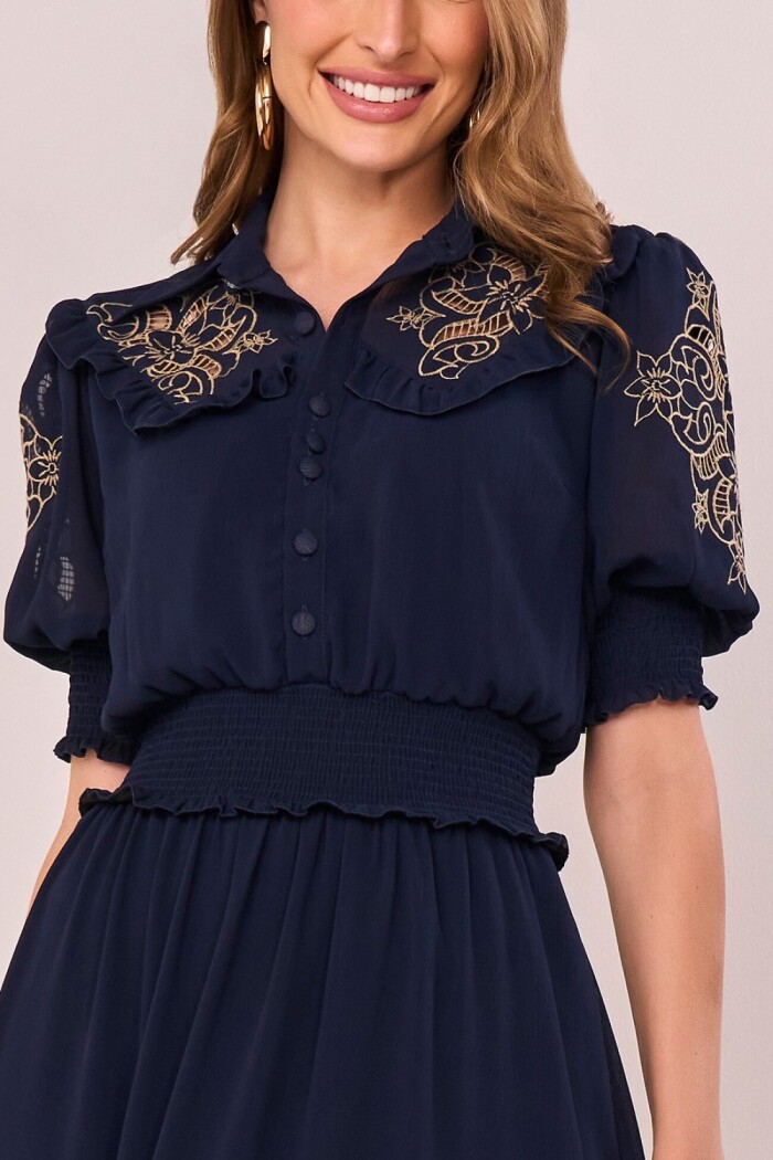 Vestido Chemise Azul Crepe Bordados Richelieu Evasê Midi