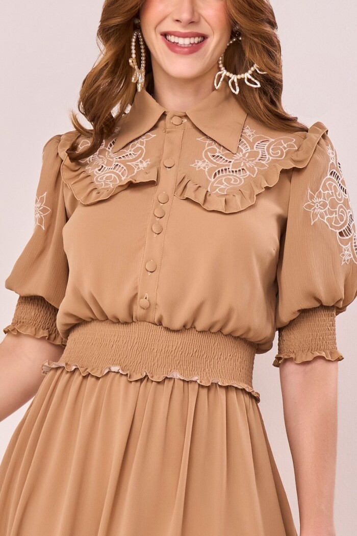 Vestido Chemise Azul Crepe Bordados Richelieu Evasê Midi