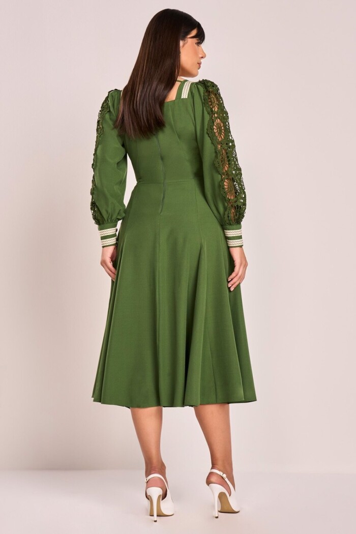 Vestido Verde Alfaiataria Detalhes Em Guipir Godê Midi