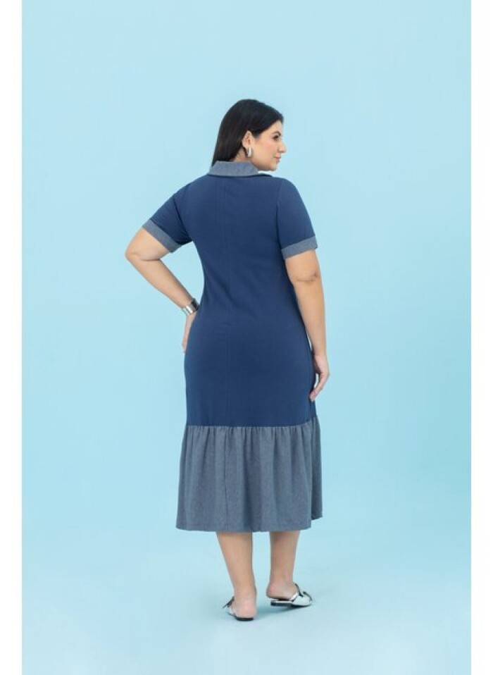 Vestido Plus Size de Algodão Gola polo e Modelagem Reta